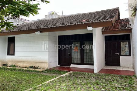 sewa Rumah Klasik Tropis 2 Kamar Tidur 1 Kamar Mandi Carport Eksterior Interior Bersih Terawat Lingkungan Asri Tenang dan Aman di Antapani Bandung