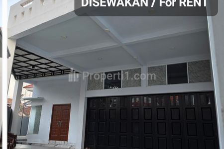 Disewakan Rumah Simpang Darmo Permai Selatan Surabaya Barat - Full Furnished - Modern 2 Lantai Garasi Carport 4 Mobil Luas Strategis Dekat Pakuwon Mal