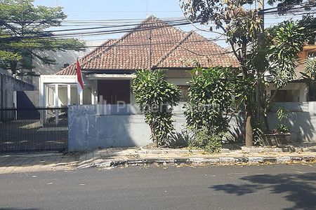Sewa Rumah Modern Kolonial Parkir Luas Dekat Pusat Kota Selangkah ke Perkantoran Pertokoan Perbelanjaan Resto Cafe di Jl. Gatot Subroto Bandung