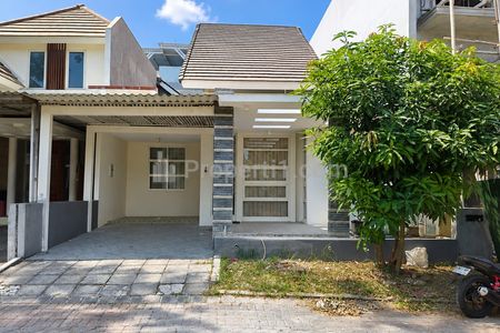Disewakan Rumah Siap Huni 1 Lantai di Citraland Surabaya, Row Jalan Lebar