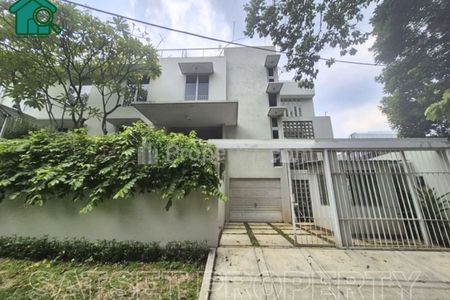 Disewakan Rumah 4 Kamar Tidur dengan Rooftop di Area Kuningan Jakarta Selatan | SSP134