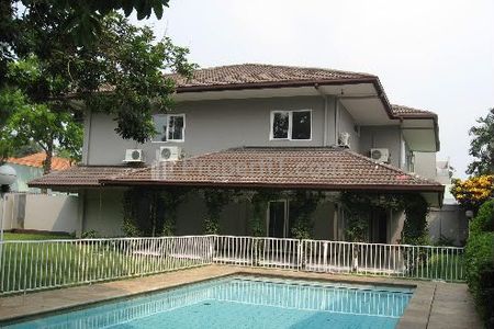 For Rent 2-Storey House for Home Office in Kemang South Jakarta – 879m² Land, 4+1BR with Pool