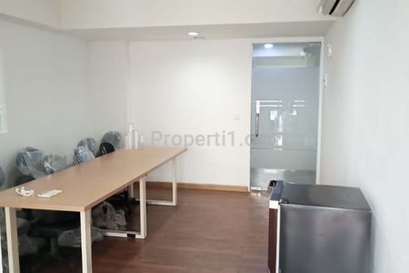 Tampak dalam arah pintu masuk