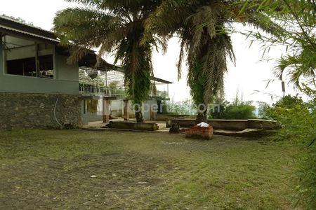 Jual Tanah 1700 m2 SHM Muka 20 Meter View Kota Bandung Bonus Bangunan Eks. Cafe Resto di Kawasan Wisata Kuliner & Agro Wisata di Ciburial Dago Bandung