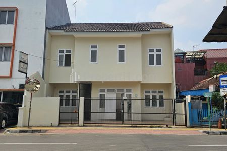 Disewakan Rumah di Puri Anggrek Neli, Palmerah, Jakarta Barat (Cocok untuk Usaha)