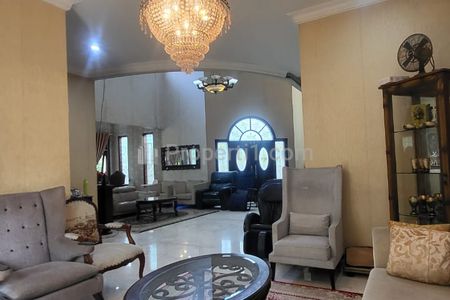 Jual Rumah Komplek Desain Klasik Minimalis di Giri Loka 1 BSD Tangerang Selatan