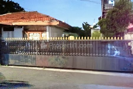 Jual Rumah Hitung Tanah 785 m2 SHM Muka 30 Meter Lokasi Premium Super Strategis Dikelilingi Kawasan Bisnis dan Perkantoran Jakarta Selatan
