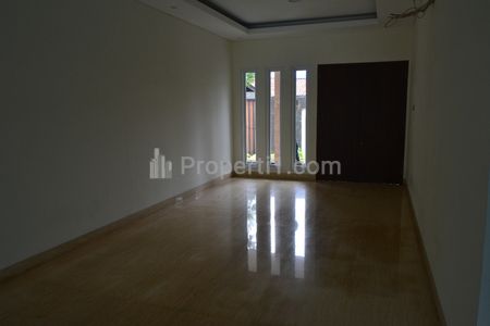 Jual Rumah Baru dengan Swimming Pool di Kemang, Cilandak Timur, Pasar Minggu, Jakarta Selatan
