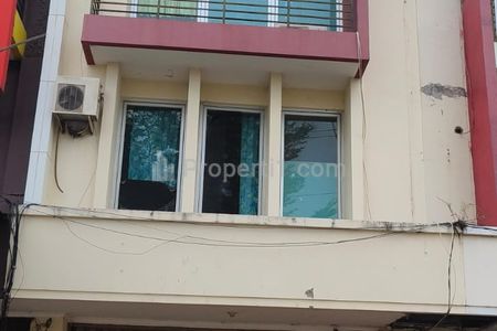 Disewakan/Dijual Ruko Harmoni Harapan Indah Bekasi 3 Lantai Siap Pakai