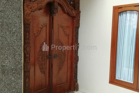 Jual Rumah Pinggir Jalan dengan Roof Top di Lubang Buaya, Cipayung, Jakarta Timur