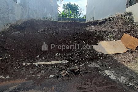 Jual Kavling 204 m2 SHM Muka 9 Meter Lokasi Super Strategis untuk Rumah Tinggal atau Kost Premium di Dago Asri Bandung
