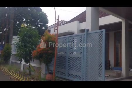Dijual Rumah di Sulfat Malang, Pintu Kayu Jati