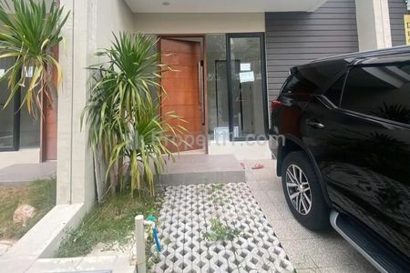 MURAH Rp900 Juta Dijual Rumah Northwest Lake Citraland Surabaya Barat - Modern 2 Lantai Spesial 2 Kamar Tidur - Cantik Siap Huni