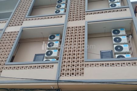 Dijual Rumah Kost Baru Siap Beroperasi Sudah Lengkap Berlokasi di Cengkareng Timur, Jakarta Barat