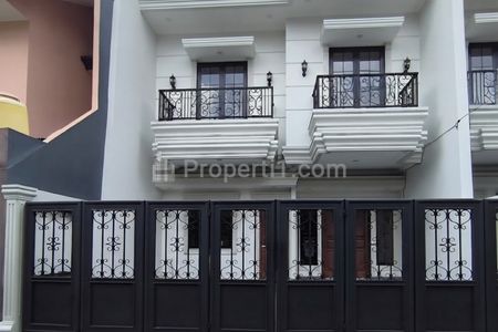 Dijual Rumah Brand New Desain Classic Modern Pondok Bambu Jakarta Timur