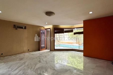 Jual Rumah di Bendungan Hilir Senayan, Jakarta Selatan - 4 Kamar Tidur & SHM