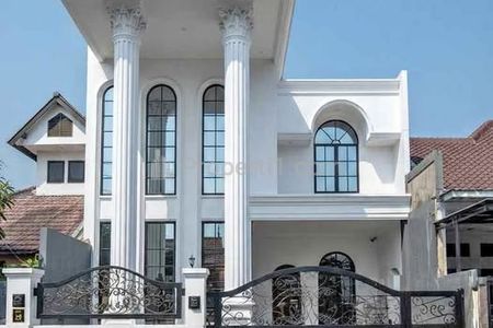 Dijual Rumah Mewah Bergaya Klasik Modern Kontemporer 2,5 Lantai Kopo Elok Bandung