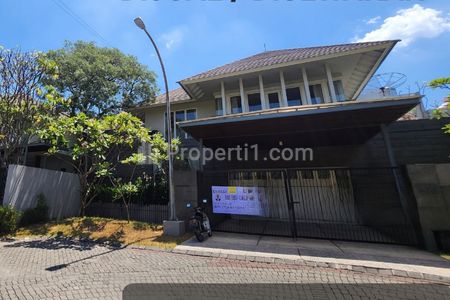 Disewakan Rumah Mewah Darmo Hill Surabaya Barat - Ada Kolam Renang - Full Furnished Dekat Ciputra World Mall, Tol Satelit, Graha Family, Bukit Darmo