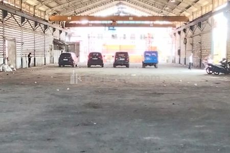 Disewakan Gudang dan Ada Crant Hois 2 Unit di Pangkalan 5 Narogong Bekasi