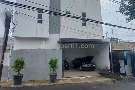 Dijual Rumah Baru Cantik Hook di Daerah Tebet Jakarta Selatan dengan Akses 2 mobil