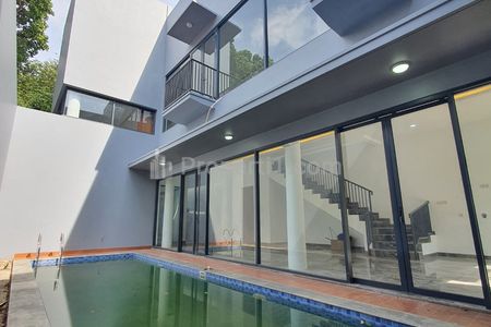 Dijual Rumah Baru Tropical Modern House 2 Lantai Plus Roof Deck di Cilandak, Jakarta Selatan - Turun Harga