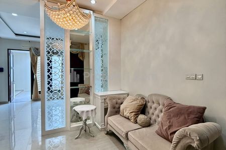 Jual Rumah Siap Huni di Pinang Barat, Cilandak, Jakarta Selatan - 4 Kamar Tidur & Hadap Barat
