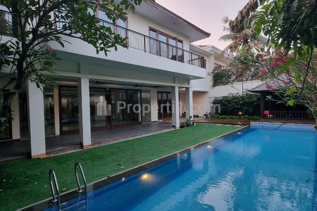 For Rent Tropical House on 1,000 m² Land | 5BR with Pool in Pejaten Barat, South Jakarta