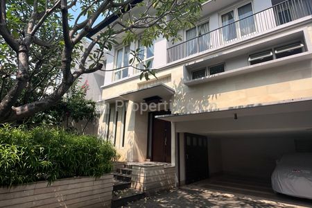 House for Rent 4BR with Private Pool – Kebayoran Baru Senopati, South Jakarta