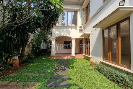 Dijual Rumah Mewah LT 742m² dengan Pool di Kemang Jakarta Selatan