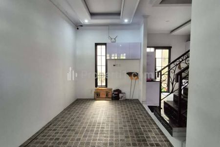 Jual Rumah Bagus 3 Lantai di Pejaten Pasar Minggu Jakarta Selatan Siap Huni Strategis
