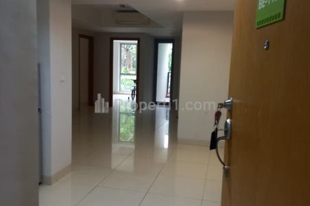 Tampak dalam pintu masuk