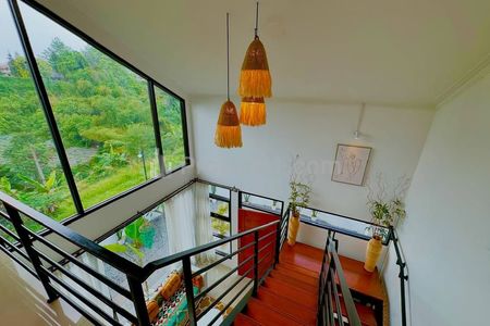 Jual Rumah Rasa Villa di Cihanjuang Dekat Sariwangi Cimahi - Bandung Nyaman dan Sejuk Harga Murah