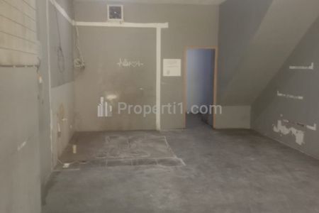 Disewakan Ruko Taman Palem Lestari 2,5 Lantai di Jakarta Barat