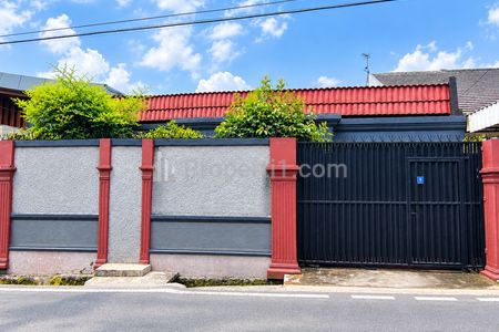 Dijual Rumah di Kebon Jeruk Pinggir Jalan Dekat Jalan Panjang Jakarta Barat
