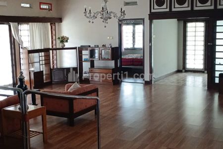 Dijual Rumah Bangunan Lama Terawat Strategis Sayap Sutami, Setrasari Bandung