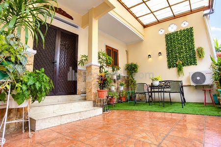 Dijual Rumah di Kemanggisan Semi Furnish Bangunan Estetik Dekat Slipi Jakarta Barat