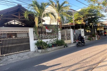 Jual Rumah Turun Harga Hitung Tanah di Area Komersil Nol Jalan Raya Manyar Kertoadi Surabaya