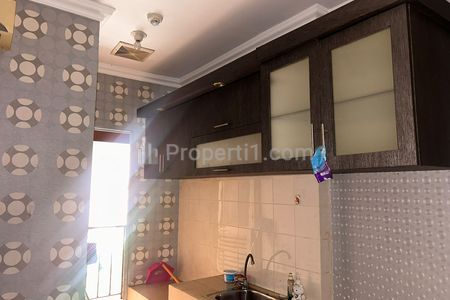 Dijual Apartemen City Resort, Murah 2 BR Luas Bangunan 42m2 Furnish di Jakarta Barat