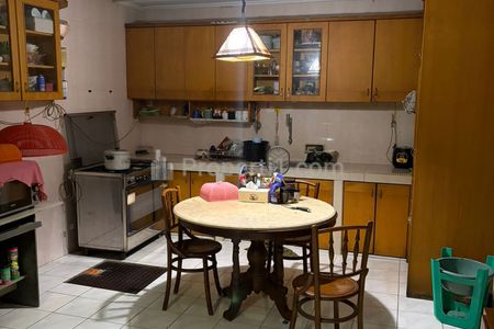 Dijual Rumah Daan Mogot Baru, Ukuran 8x18 m Semi Furnished Jakarta Barat