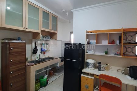 Dijual Apartemen City Resort, Luas Bangunan 60m2 Tipe 3 BR Semi Furnish di Jakarta Barat