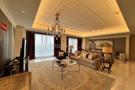 Disewakan Apartemen Botanica Simprug 3+1BR – Unit Mewah, Private Lift