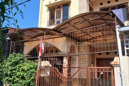 Dijual Rumah Bagus Full Furnished Strategis Bebas Banjir di Wilayah Pasar Rebo, Jaktim