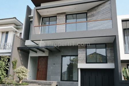 Dijual Rumah Baru Pakuwon Indah Granada - Lisbon Surabaya Barat - Split Level Desain 2.5 Lantai Garasi Carport 3 Mobil Luas Dekat Graha Family