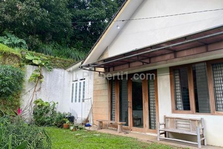 Dijual Rumah Luas Hitung Tanah di Cigadung Dago Bandung