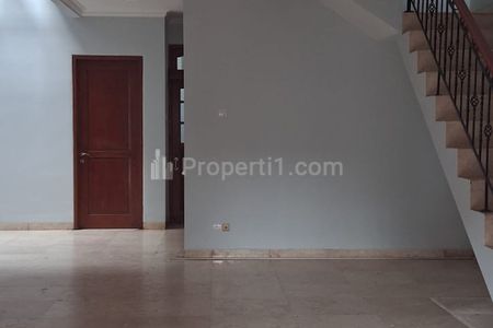 Dijual Rumah 2 Lantai Dalam Komplek di Cinere, Depok