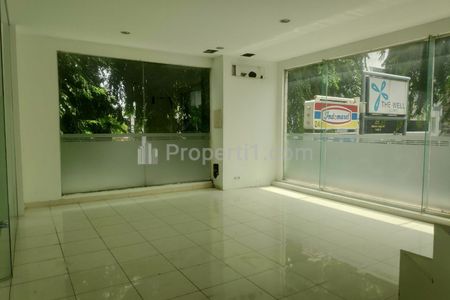 Sewa Office Space Konsep Plaza di Area Kemang Raya, Bangka, Jakarta Selatan