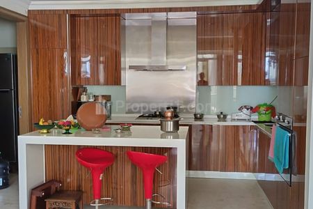 Disewakan Apartemen Botanica Simprug 3+1BR, Unit Mewah, Furnished, Akses Dekat Binus School - Jakarta Selatan