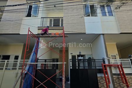 Jual Murah Rumah 2 Lantai 3 Kamar di Gading Indah Regency dekat Kedungcowek Surabaya Timur SHM Bangunan Terima Bagus