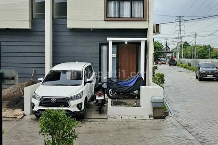 Disewakan Rumah Siap Huni 2 Kamar Alana Gunungsari Indah Surabaya Barat Dekat Fasum Kolam Renang, Selangkah Wiyung
