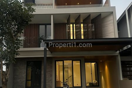 Dijual Rumah Baru Private Lift, Attic Rooftop, Semi Furnished, Modern Mewah, di Royal Residence Dekat Dian Istana, Citraland, Pakuwon Mall Surabaya